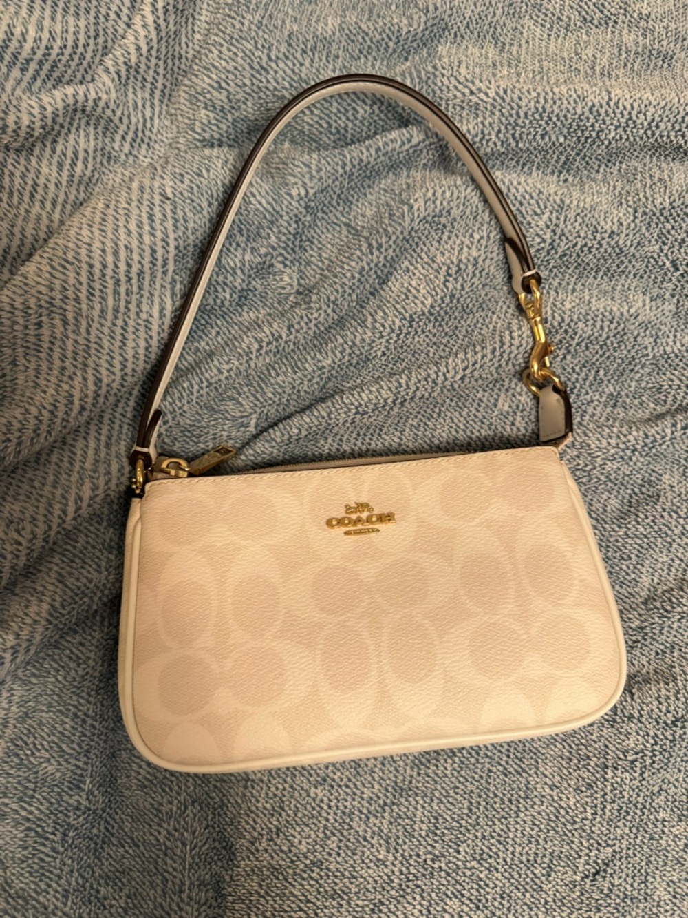 Coach Nolita 19